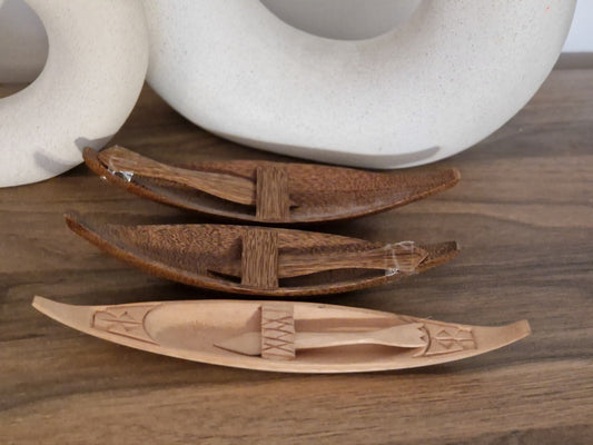 Pirogue en bois sculptée, apporter une touche de piroguier à votre décoration.